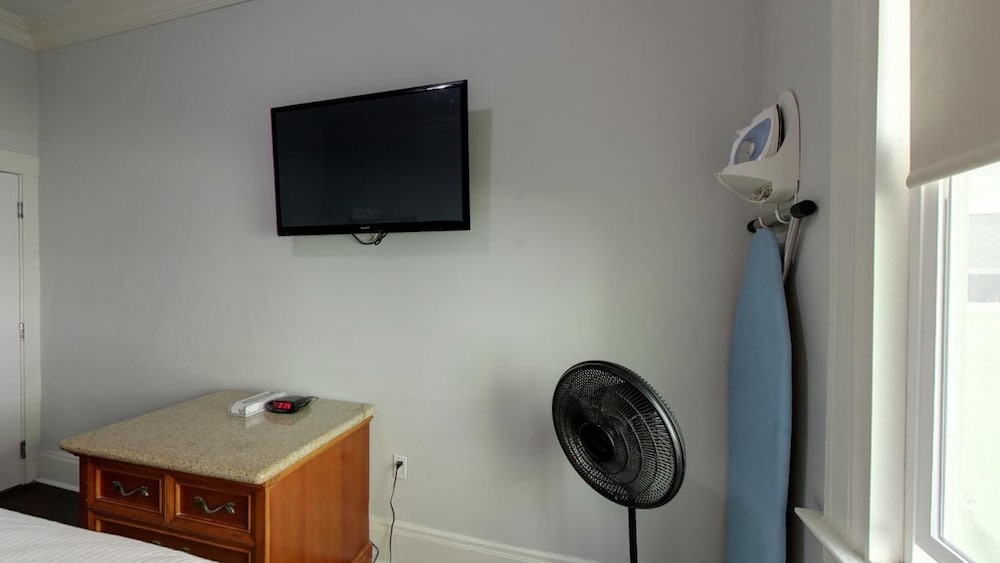 Фото Warfield Hotel