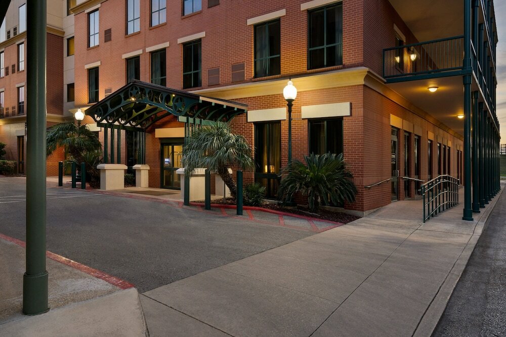 Фото Staybridge Suites San Antonio Downtown Conv Ctr, an Ihg Hotel