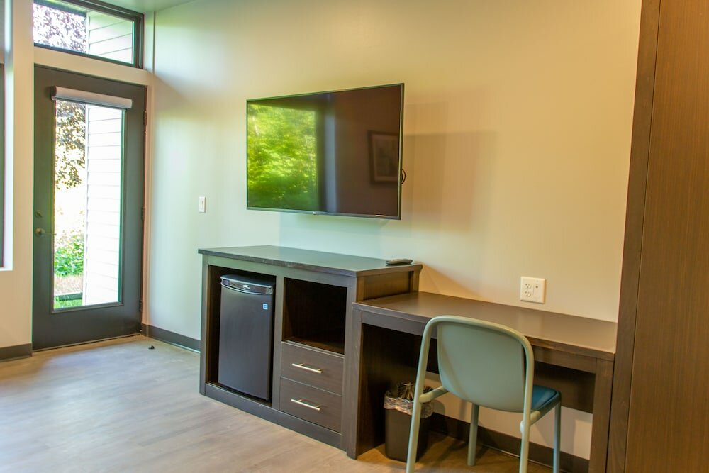 Фото Watershed Hotel