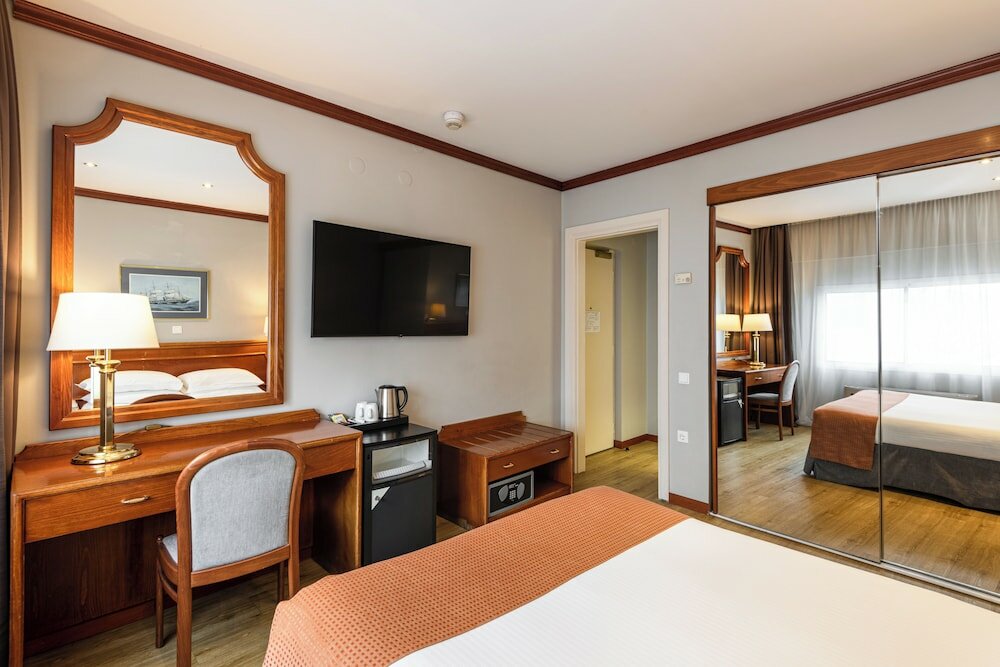 Фото Holiday Inn Thessaloniki Hotel