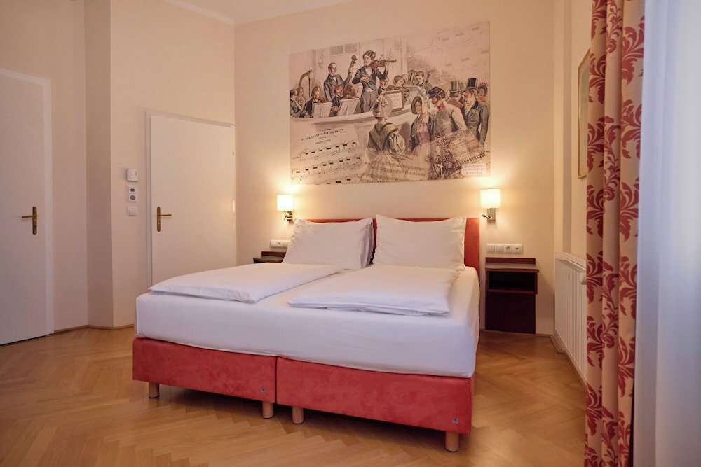 Фото Hotel Johann Strauss