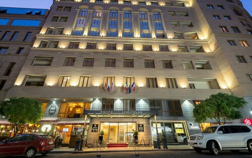 Внешний вид отеля Paris Hotel Yerevan в Ереване, фото 1