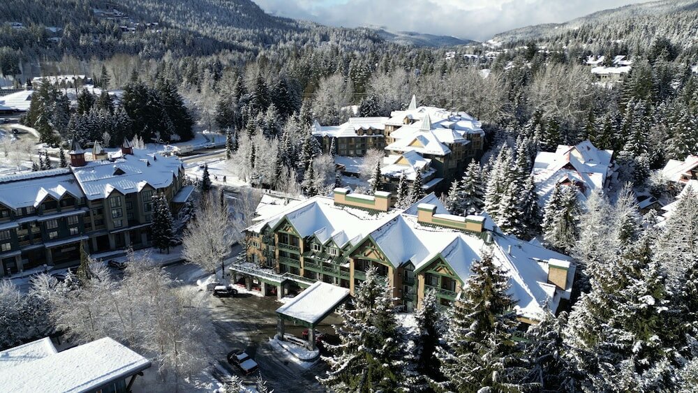Фото Pinnacle Hotel Whistler Village