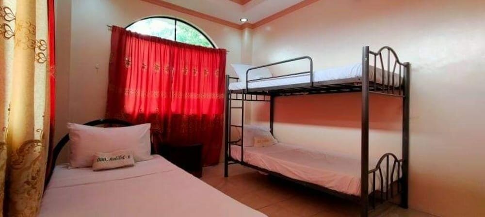 Hotel Oyo 799 Ddd Habitat Iloilo, Iloilo City, photo