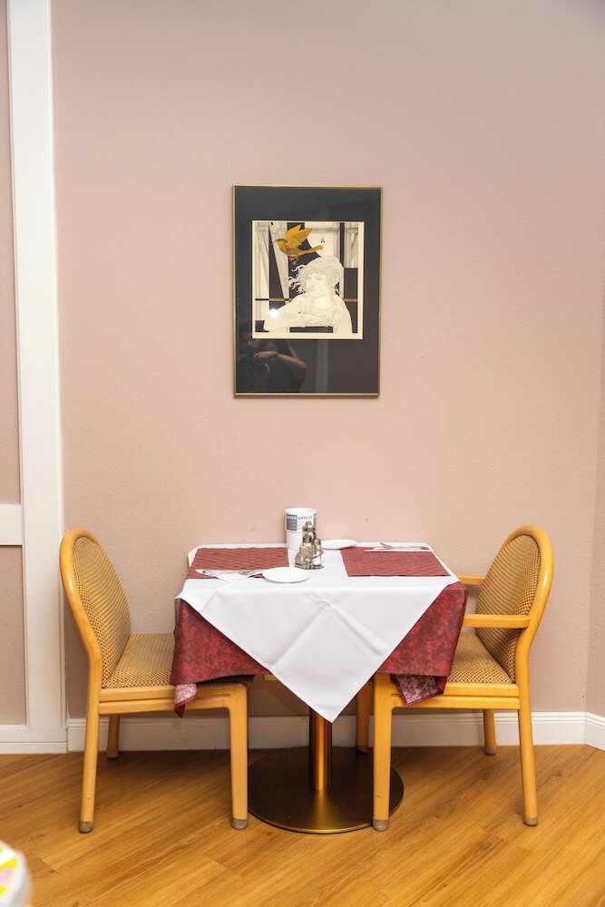 Фото Continental Hotel-Pension