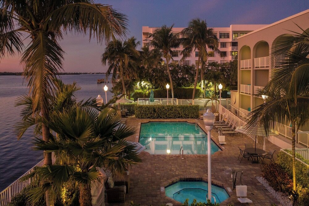 Фото Fairfield Inn And Suites by Marriott Palm Beach