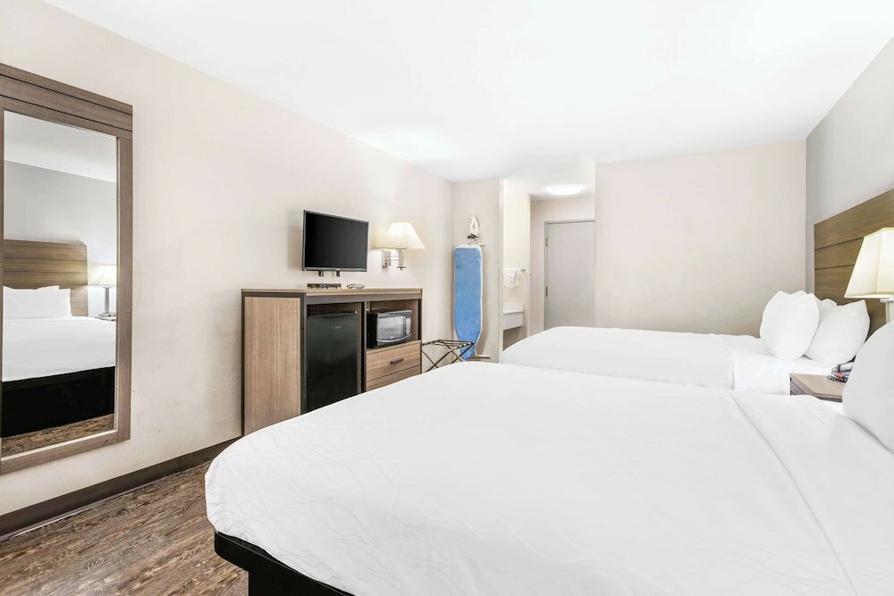 Фото SureStay Hotel by Best Western Albuquerque Midtown
