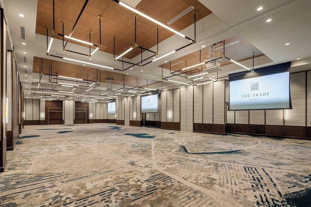 Фото The Trade, Autograph Collection