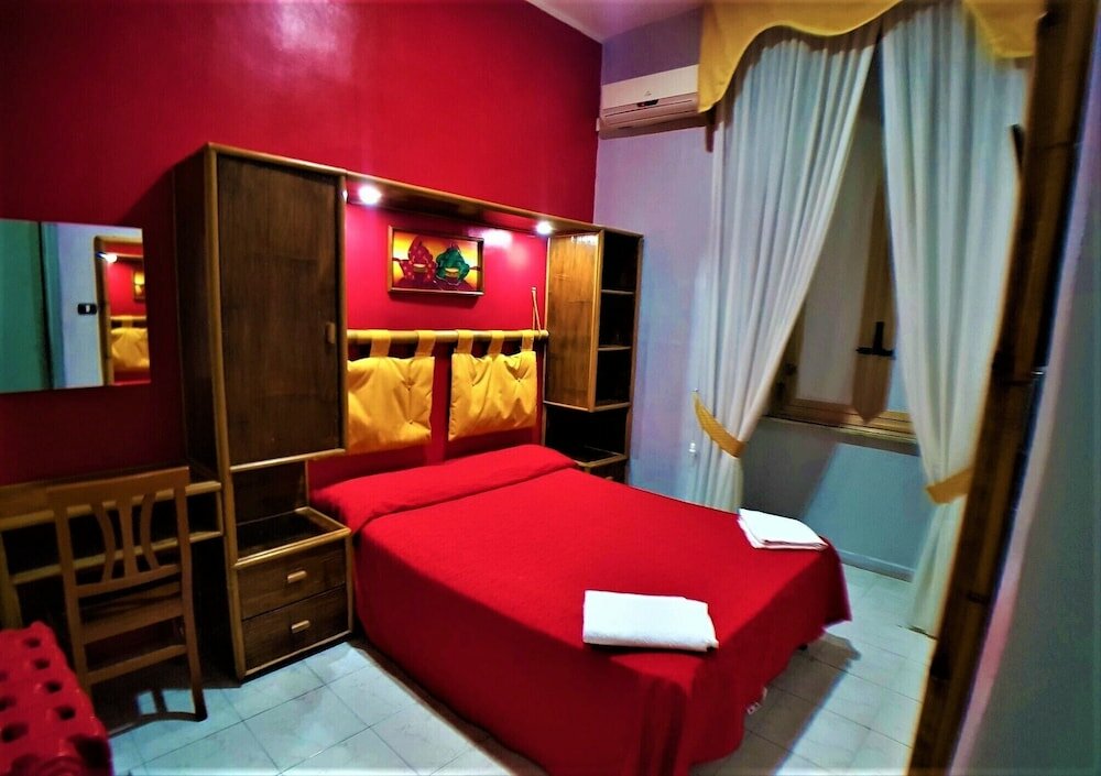 Фото Hotel Ginerva a Napoli