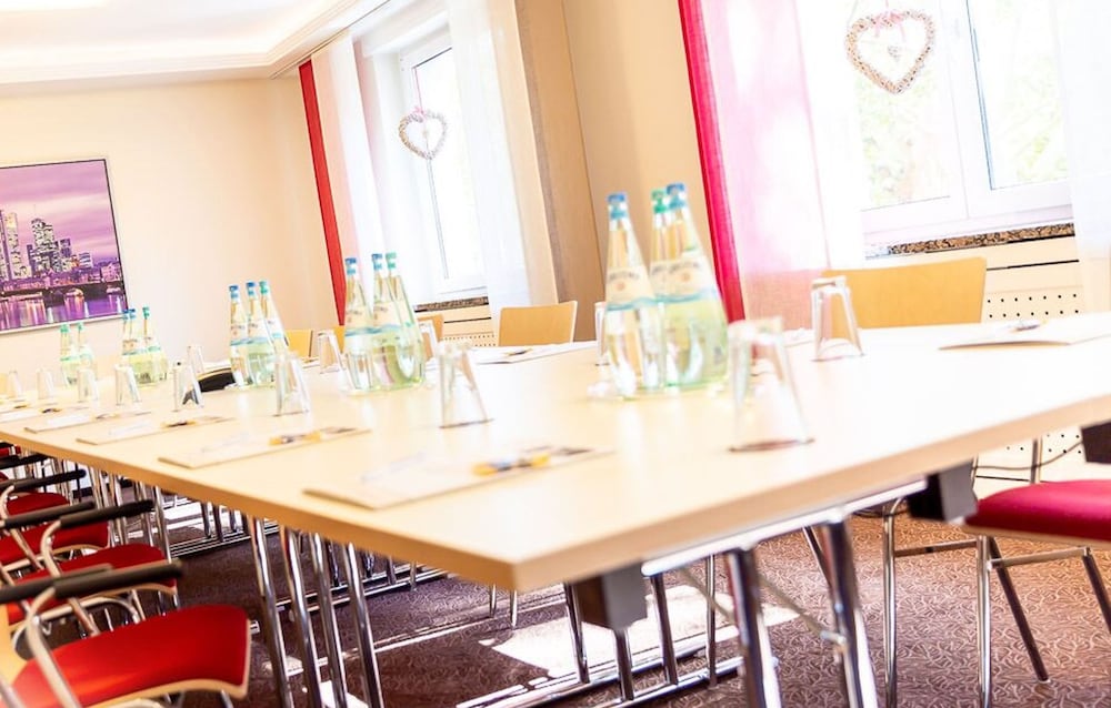 Фото Maingau Hotel