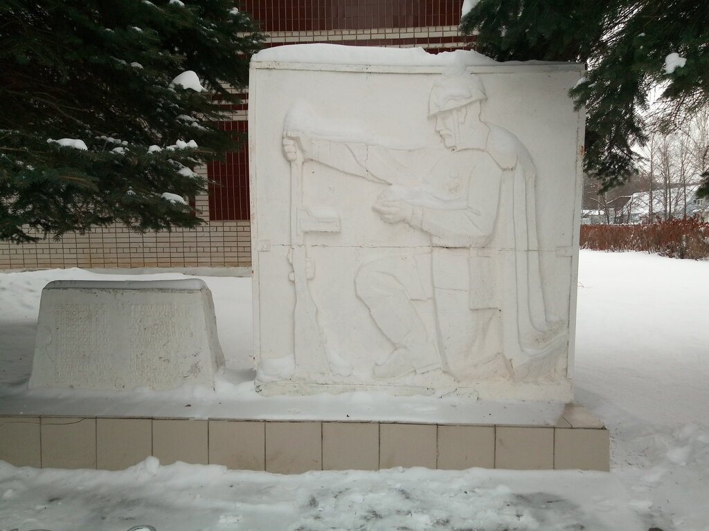 Monument, memorial Стела учителям Новоторъяльской средней школы, погибшим в ВОВ, Mari El Republic, photo