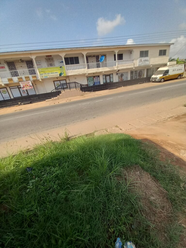 Sale and lease of commercial real estate Acral Courier Centre, Accra, photo