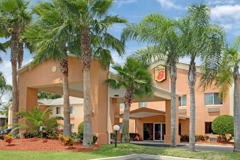 Гостиница Super 8 by Wyndham Daytona Beach