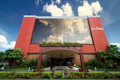 Внешний вид отеля The Piccadily Lucknow в Викраме Нагаре, фото 1