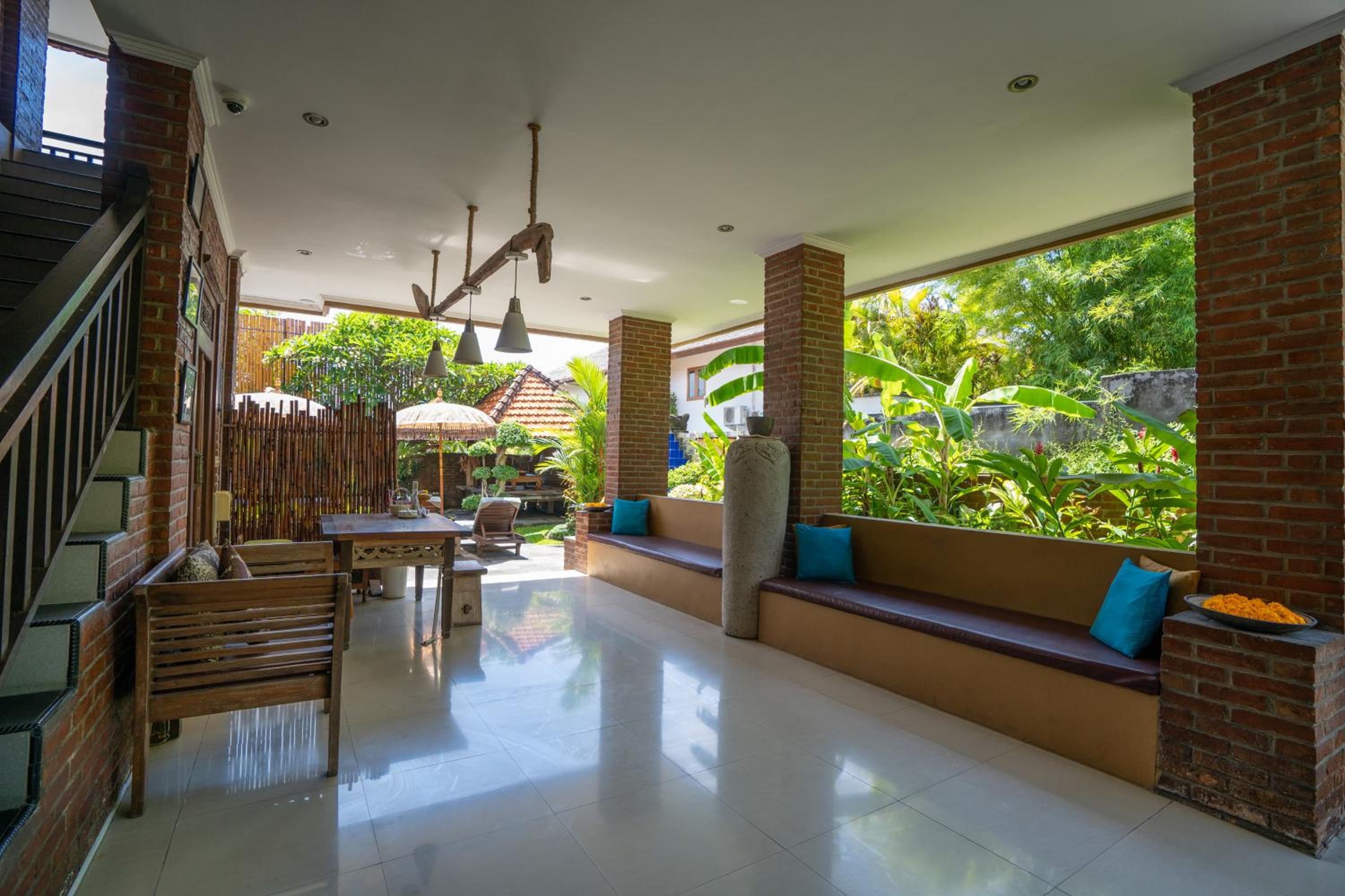 Фото Wiras Village