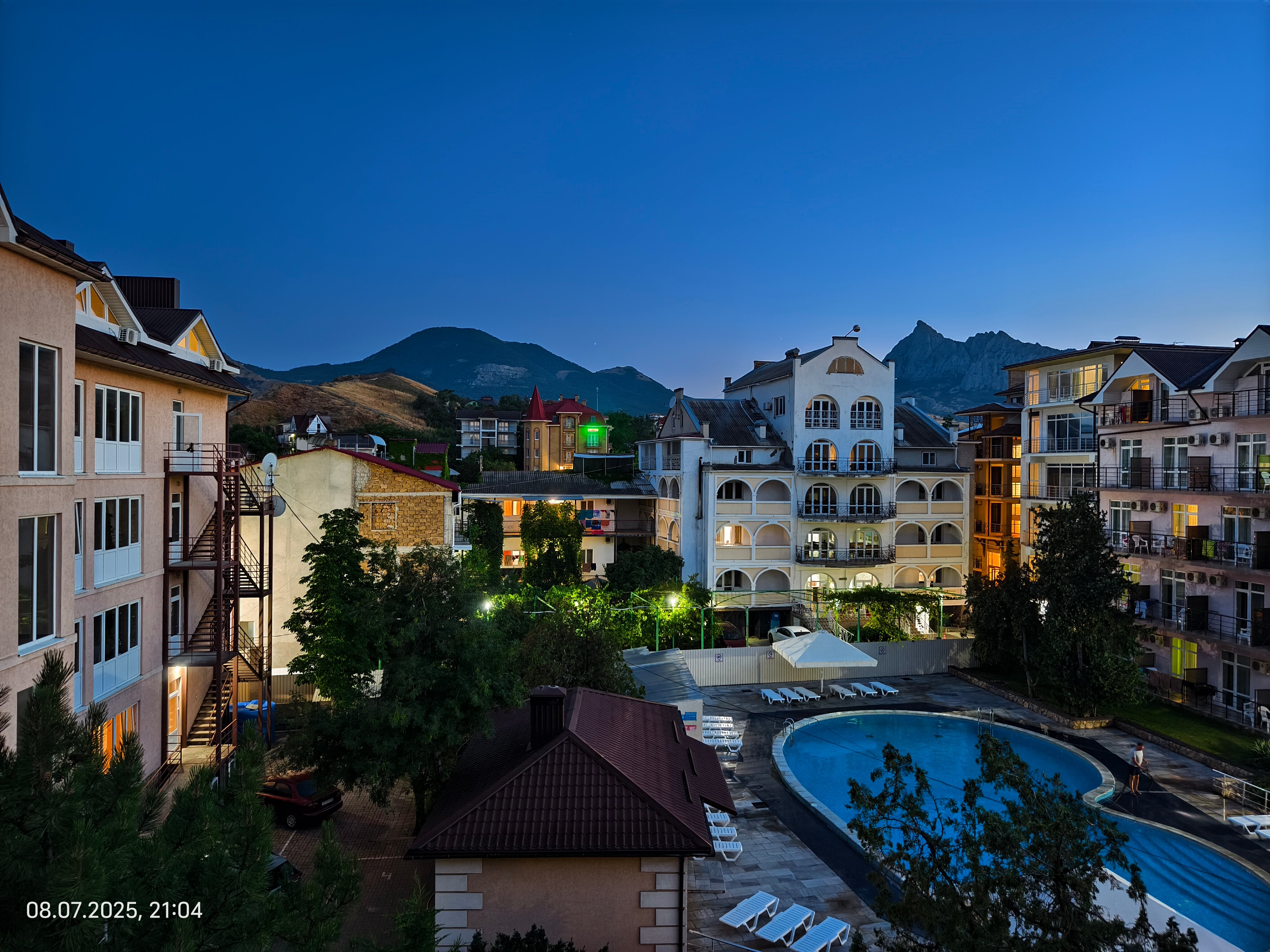 Фото отеля 2