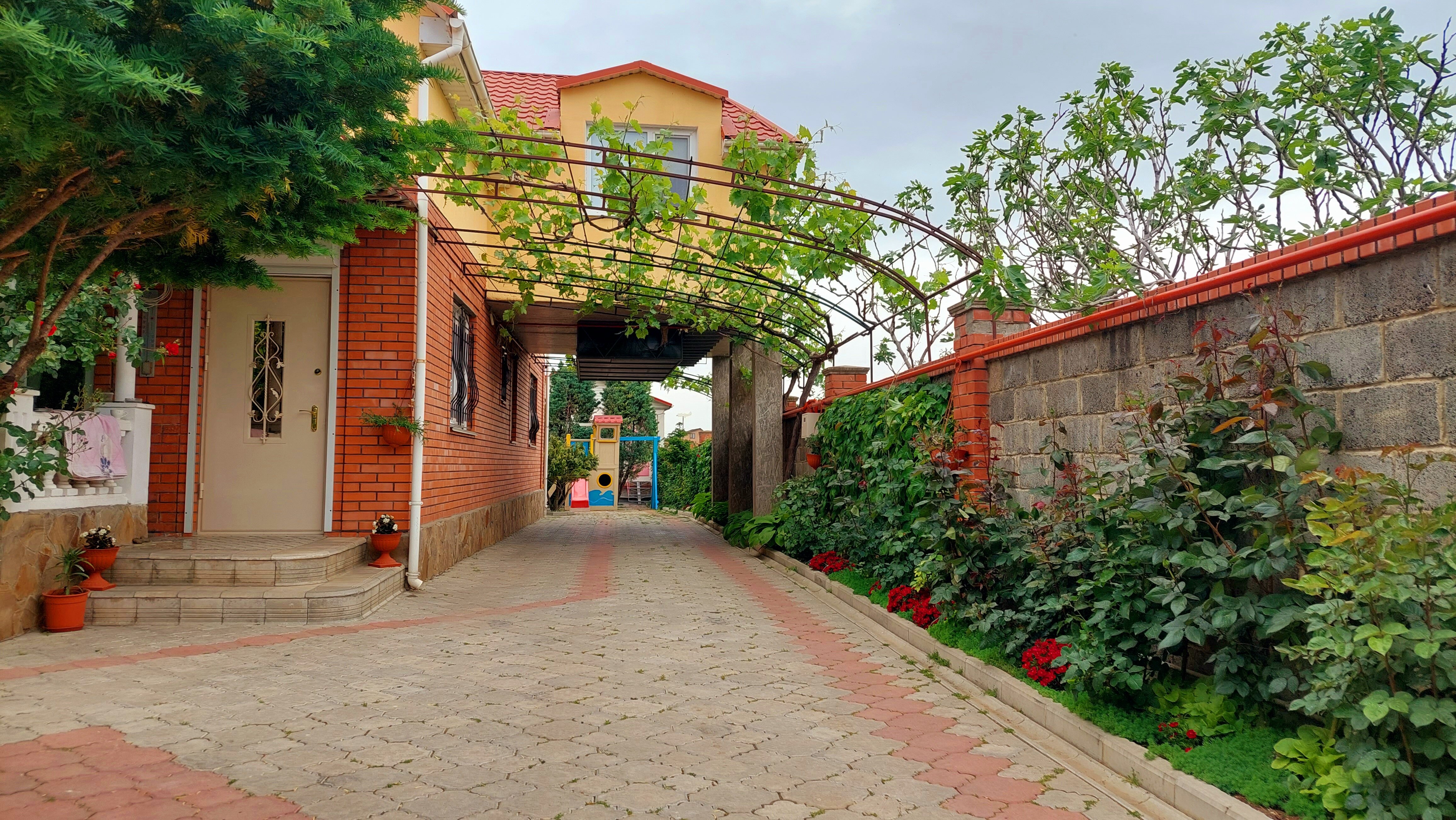 Фото отеля 1