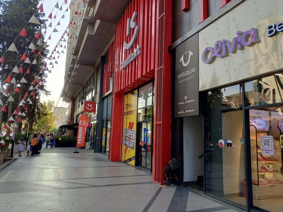 Geyim mağazası Ucuzluq, Bakı, foto