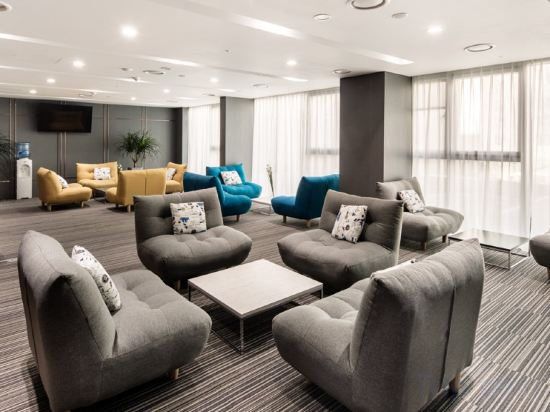 Фото Golden Tulip Incheon Airport Hotel & Suites