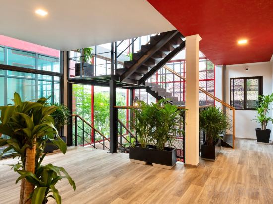 Фото Red Door Heritage Hotel