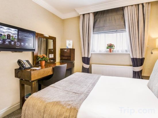 Фото Langham Court Hotel