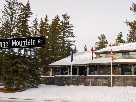 Фото Tunnel Mountain Resort