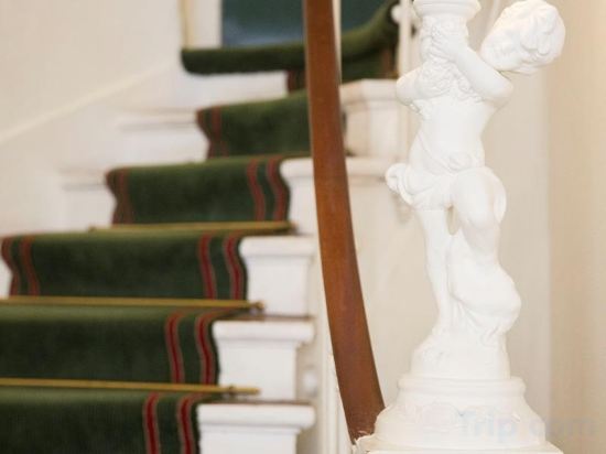 Фото New Orient Hotel