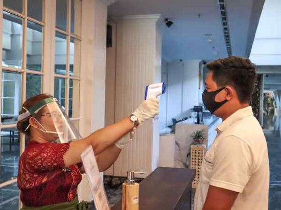 Фото Jambuluwuk Oceano Seminyak Hotel