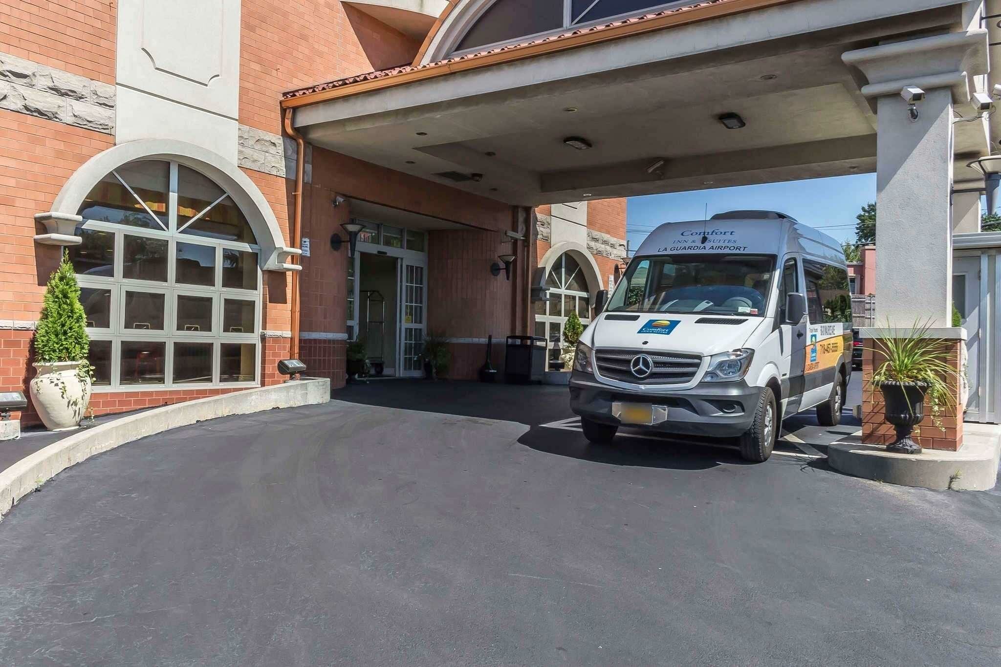 Фото Comfort Inn & Suites LaGuardia Airport