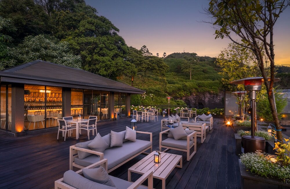 Фото The Golden Ridge Hotel