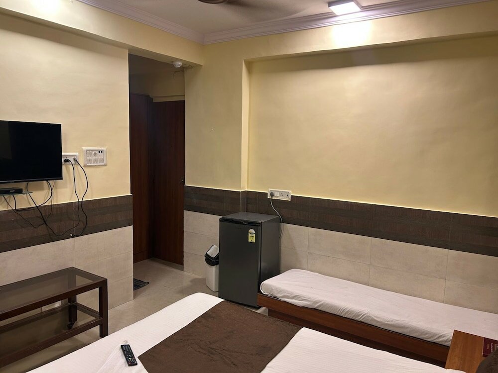 Фото Lucky Hotel Bandra