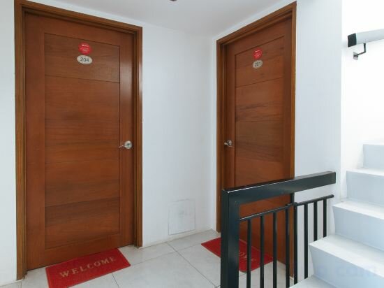 Фото RedDoorz @ DBuilders Rooms Bangkal Makati