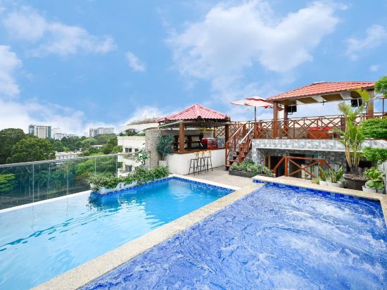 Фото California Saigon Hotel & Rooftop Pool