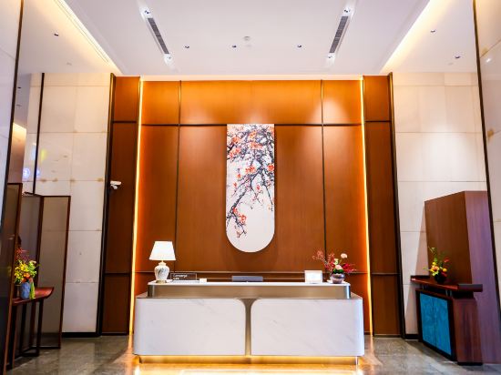 Фото Guangzhou Baiyun International Convention Center LN Dongfang Hotel