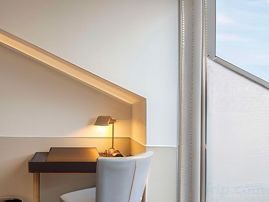 Фото The Emerald House Lisbon Curio Collection by Hilton