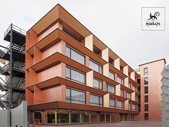 Фото 4 Monkeys Hotel