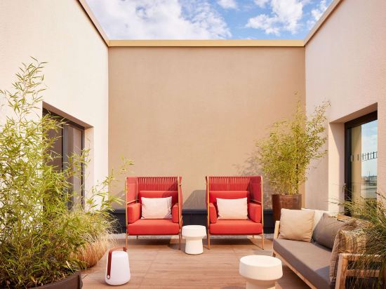 Фото Adina Apartment Hotel Dusseldorf