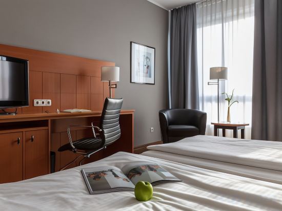 Фото Plaza Premium Köln