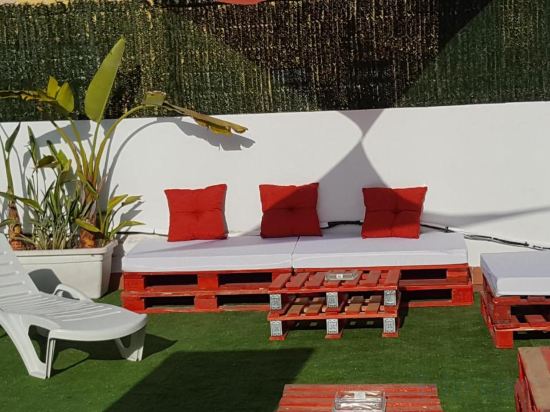 Фото Hotel y Apartamentos Doña Lola