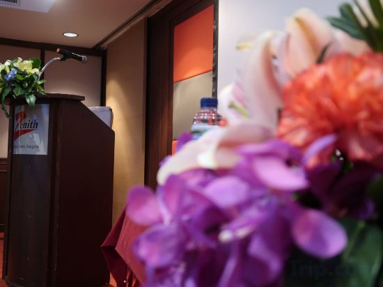 Фото Zenith Sukhumvit Hotel