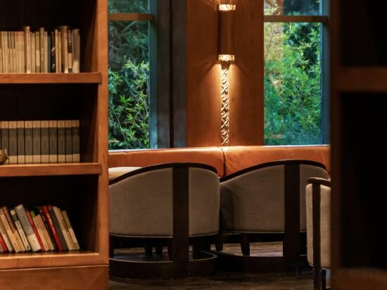 Фото Bay Breeze Hotel