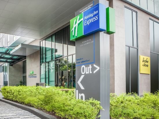 Фото Holiday Inn Express Bangkok Soi Soonvijai