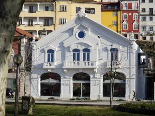 Гостиница Zero Box Lodge Coimbra в Коимбре