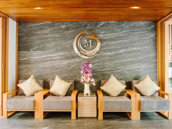 Фото Moon Dragon Hotel