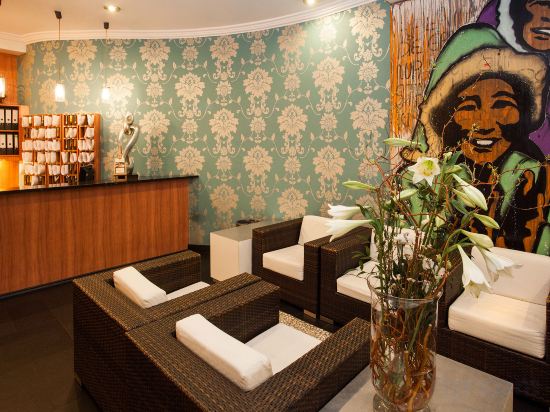 Фото Boutique 003 Koln am Dom