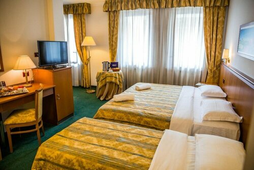 Внешний вид отеля Hotel Galant в Венария-Реале, фото 2