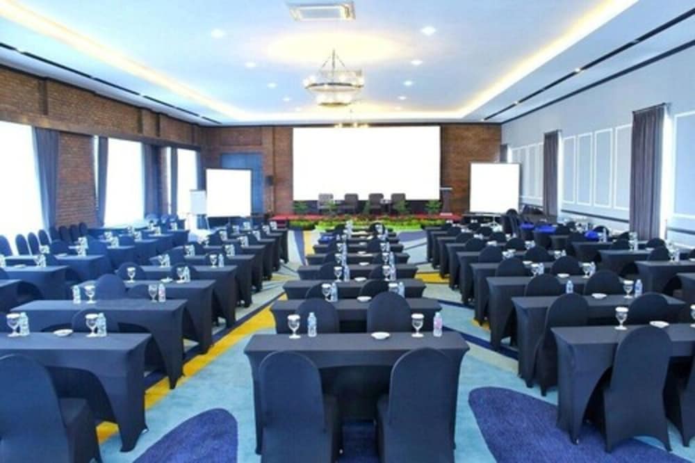 Фото Forbis Hotel