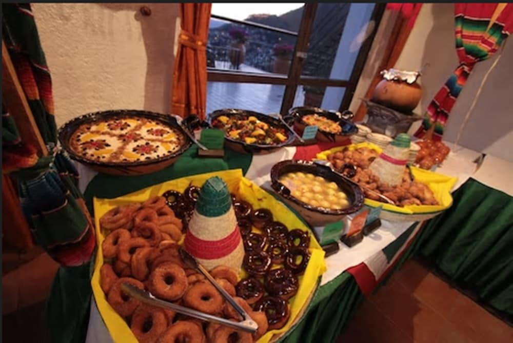 Фото Hotel Montetaxco