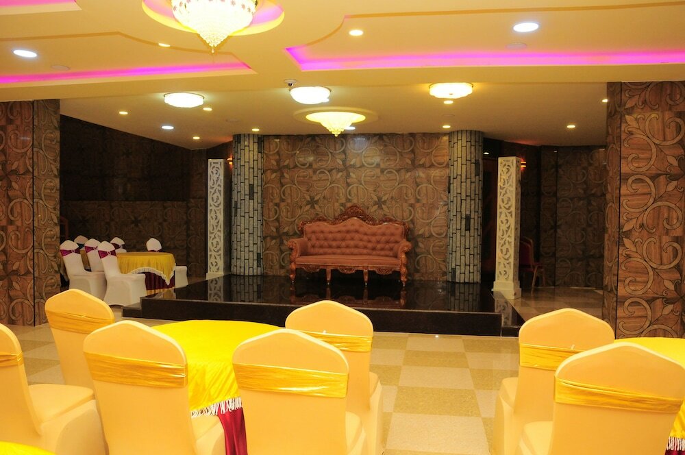 Фото Hyders Park - The Business Hotel