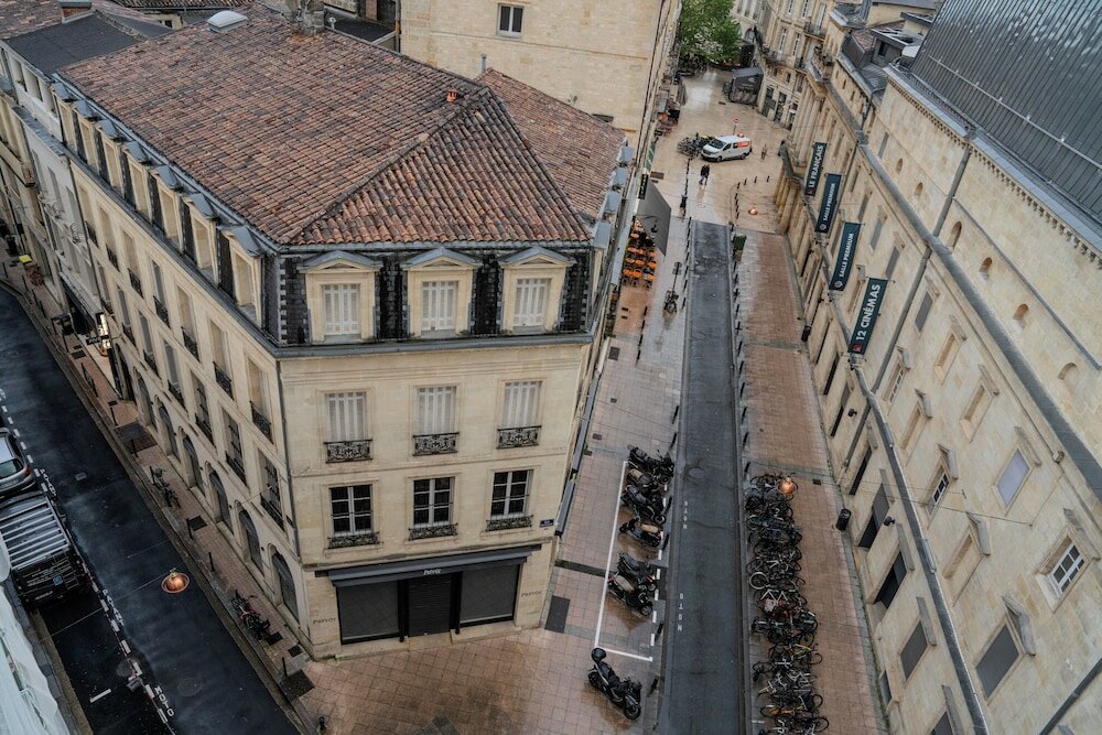 Фото Brit Hotel Des Grands Hommes Bordeaux Centre